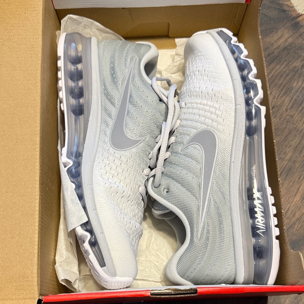 Nike Air Max Light Gray and White Sneakers Size 9 Men’s Brand New!!